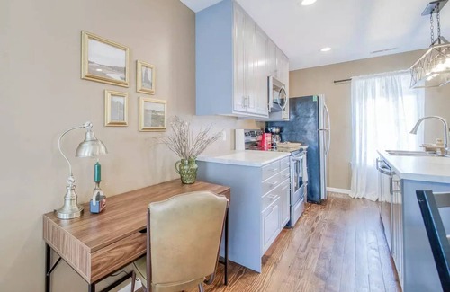 St. James Cottage | Cozy Cottage on Historic Route 66, minutes away from Wineries & Restaurants.