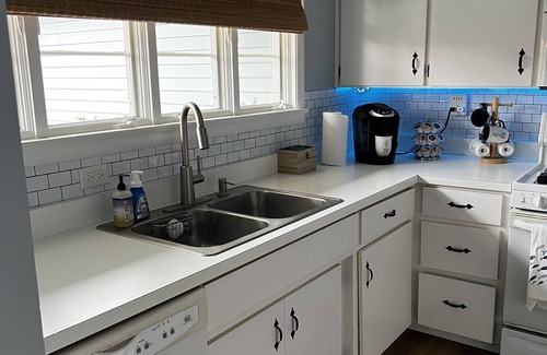 Lake Dalecarlia Cottage | Cozy Cottage on Lake Dalecarlia