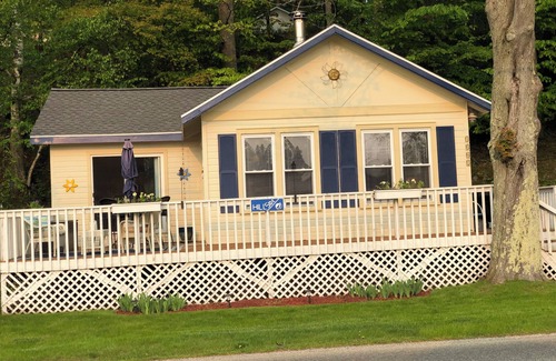Ludington Cottage | Cozy cottage overlooking Hamlin Lake, a few minutes from downtown!