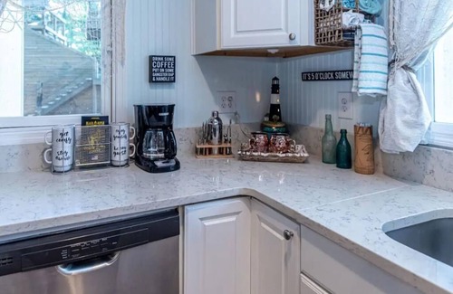 Savannah Apartment | Cozy cottage overlooking Talahi Lake in Savannah GA with a pirate ship clubhouse