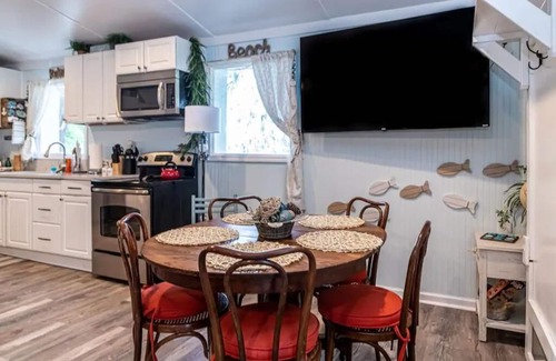 Savannah Apartment | Cozy cottage overlooking Talahi Lake in Savannah GA with a pirate ship clubhouse