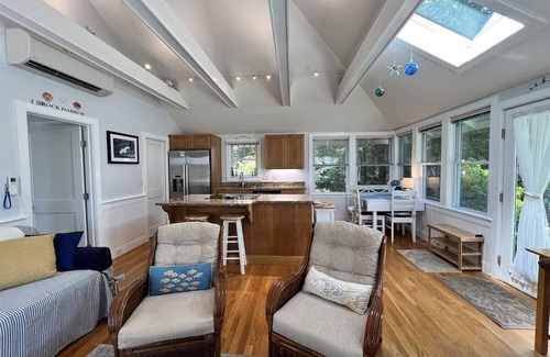 Orleans House | Cozy Cottage Overlooking Rock Harbor Creek