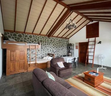 Praia da Vitoria House | Cozy Cottage