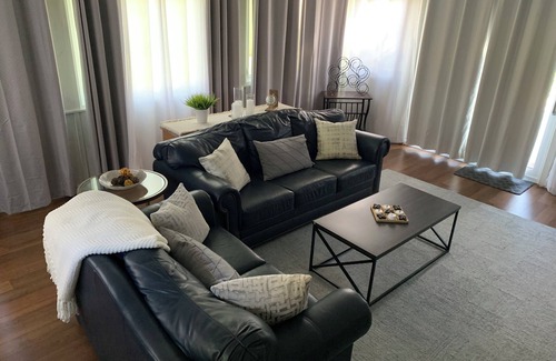 Plympton-Wyoming Cottage | Cozy Cottage Retreat at Lake Huron - Private Beach (Pet Friendly)