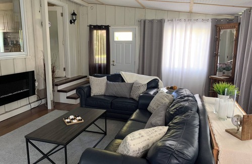 Plympton-Wyoming Cottage | Cozy Cottage Retreat at Lake Huron - Private Beach (Pet Friendly)