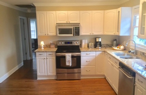 Franklin House | Cozy Cottage Retreat in the heart of Cool Springs.