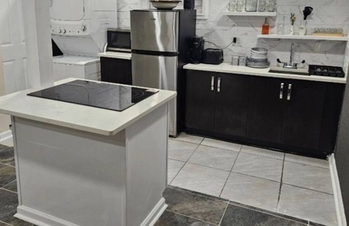Union City Cottage | Cozy Cottage Secure Private Parking & Patio, & Easy Access to Atlanta Airport