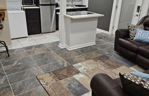 Union City Cottage | Cozy Cottage Secure Private Parking & Patio, & Easy Access to Atlanta Airport