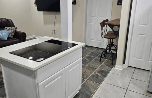 Union City Cottage | Cozy Cottage Secure Private Parking & Patio, & Easy Access to Atlanta Airport