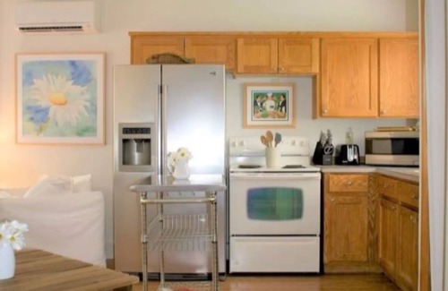 Newberg Cottage | Cozy Cottage settled in the heart of beautiful Yamhill Valley wineries.