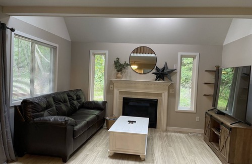Canadian Lakes Cabin | Cozy cottage surrounded by Canadian Lakes with great amenities
