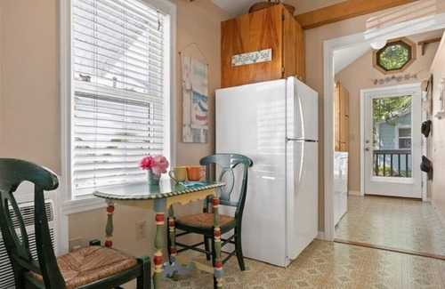 Madeira Beach Cottage | Cozy Cottage that is close to the beach and pet friendly! Work at the Beach! OB