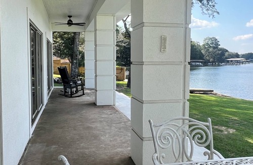 Fort Walton Beach House | Cozy cottage with water views, beach area, dock access & on-site boat launch!