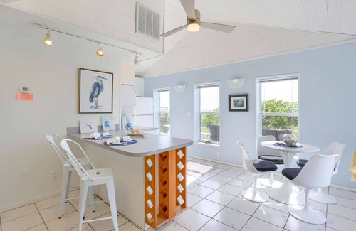 Indian Rocks Beach Cottage | Cozy Cottage on the Beach! Pets Allowed! Free Activities Included! ~ Binnie's Beachfront Bungalow