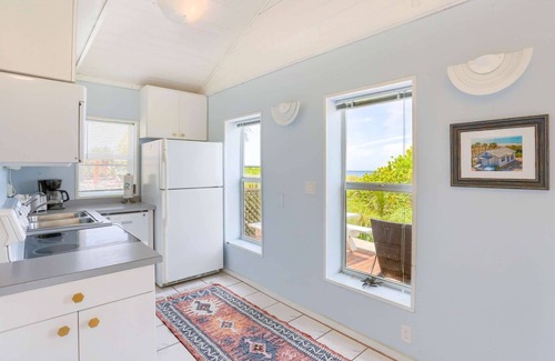Indian Rocks Beach Cottage | Cozy Cottage on the Beach! Pets Allowed! Free Activities Included! ~ Binnie's Beachfront Bungalow