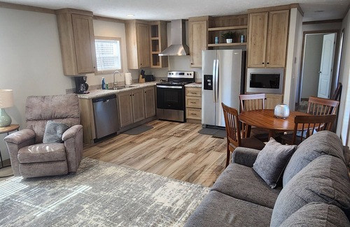 Springville Cottage | Cozy cottage w/1 bedroom, WiFi, AC in tranquil Springville close to boat ramps
