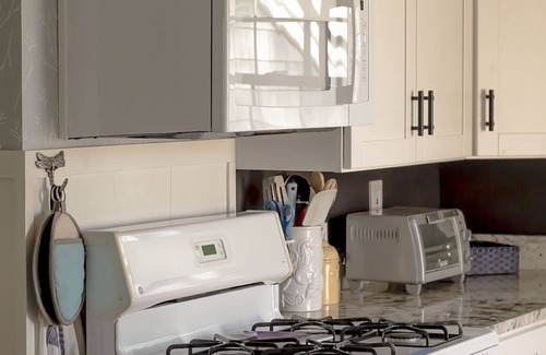 Bass River Cottage | COZY COTTAGE w/CHARMING WALK to OCEAN BEACHES.