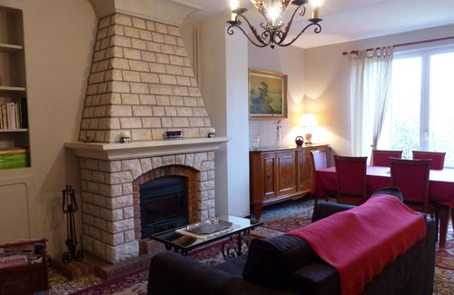 Saint-Ennemond Cottage | Cozy Cottage with Fireplace, Private Garden, and Free Tennis Access near Moulins