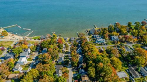Arundel on the Bay House | Cozy Cottage With Beach Access