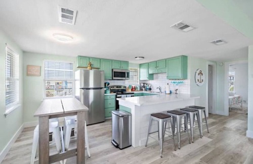 Galveston House | Cozy Cottage with Game Room, Close to Beach