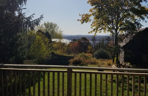 Glenford House | Cozy Cottage with Great Views Glenford New York