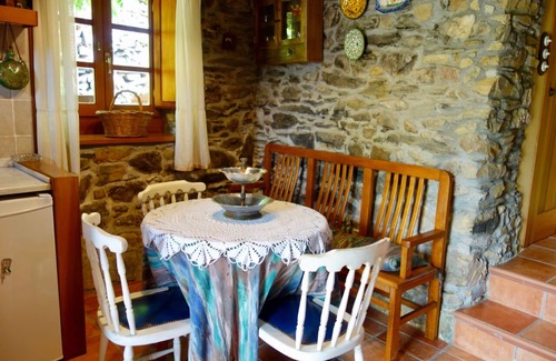 Suegos Cottage | Cozy Cottage with Magical Garden Overlooking the Beach.