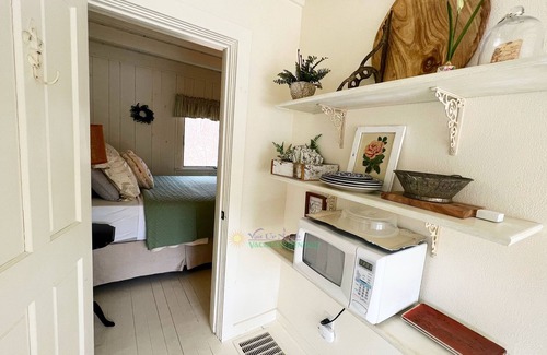 Suttons Bay Cottage | Cozy cottage with private pond. Close to the casino and the Bay.