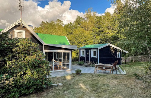 Degeberga House | Cozy cottage with several fireplaces and an annex.