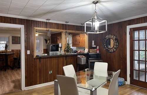 Cliftondale Cottage | Cozy Cottage With Lake on 10Acres Near Atl Where Friends & Family Meet Nature