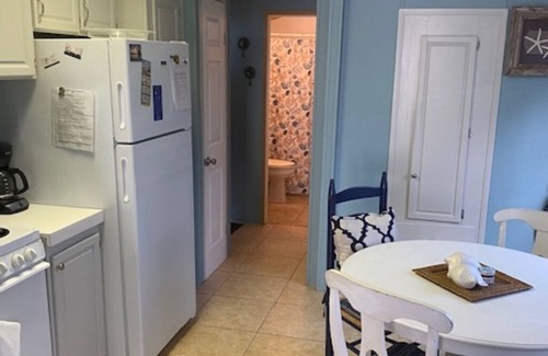 Miramar Beach Cottage | Cozy cottage with Snow Bird monthly rates for the Winter