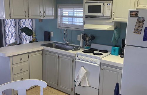 Miramar Beach Cottage | Cozy cottage with Snow Bird monthly rates for the Winter