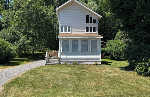 Poplar Ridge Cottage | Cozy Cottage with Private Dock