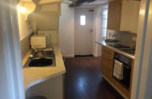 Herstmonceux Cottage | Cozy cottage, wood burner, private courtyard, parking, restaurant and pubs 500m.