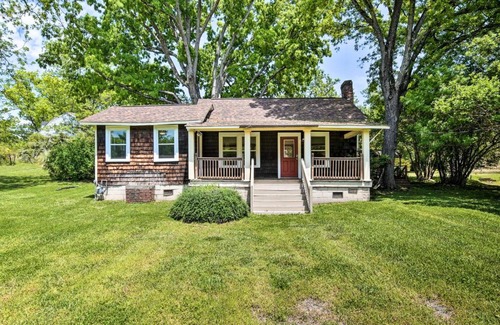 Central House | Cozy Cottage Yard and Deck, Walk to Downtown!