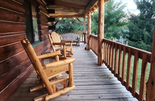 West Union Cabin | Cozy Country Cabin close to West Union!