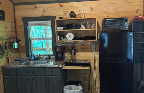 Primrose Cabin | Cozy Couples/Climbing Getaway in Heart of RRG!