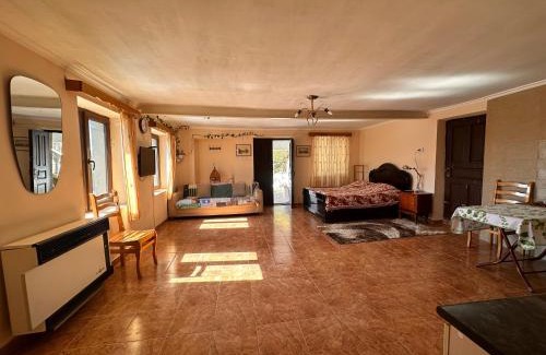 Kutaisi Apartment | Cozy Cove