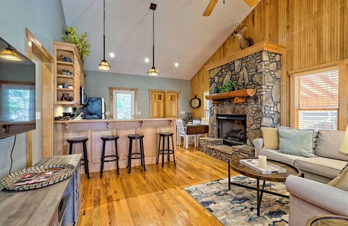 Elf Cabin | Cozy Cove Retreat - by Chatuge Home Concierge Private Swim Dock, kayaks, grill