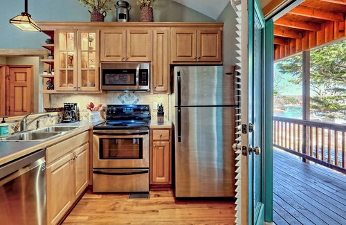 Elf Cabin | Cozy Cove Retreat - by Chatuge Home Concierge Private Swim Dock, kayaks, grill