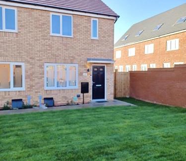 Holbrooks House | Cozy Coventry Retreat with 2 Bedrooms House