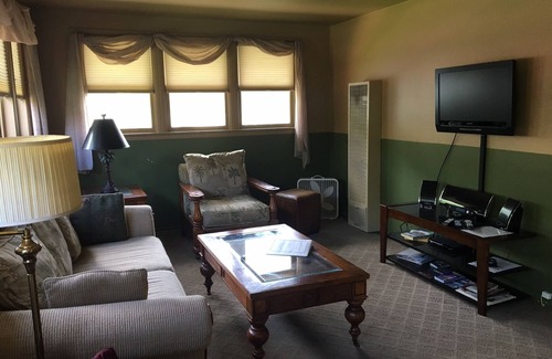 Southside House | Cozy Craftsman Cottage Near Historic Downtown! Close to Food, Shopping & NAU