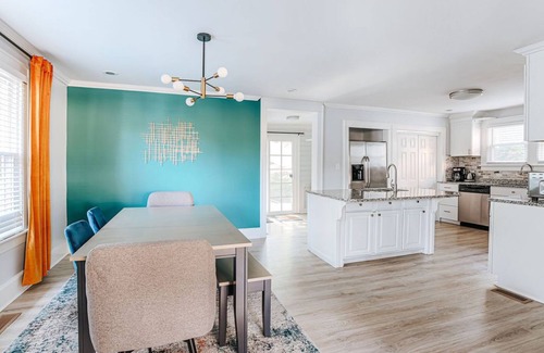 Staunton House | Cozy Craftsman: Newly Renovated/Downtown Staunton