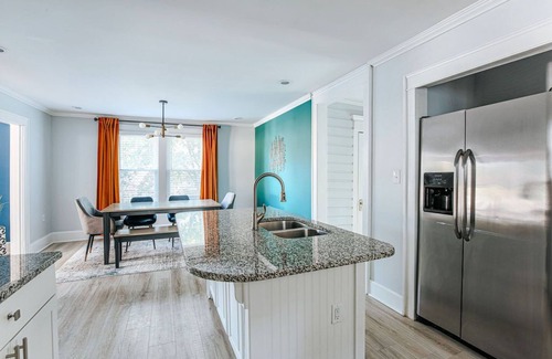Staunton House | Cozy Craftsman: Newly Renovated/Downtown Staunton
