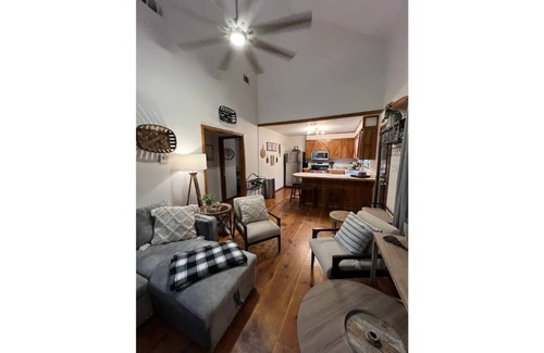 Hattiesburg Cabin | Cozy Creek Cabin