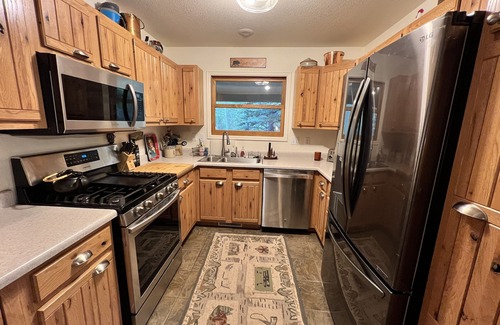 Cuchara House | Cozy Creek side 3 bedroom Cabin- kid & pet friendly