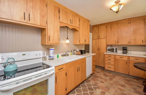 Cascade-Chipita Park Cottage | Cozy, creekside cottage in the foothills of Pikes Peak