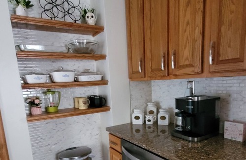 Wheeling House | Cozy creekfront home. Mins to Hosptial, parks, Oglebay, Casino and waterfront!