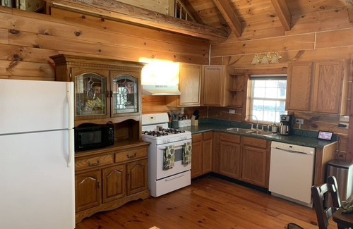 Laurelville Cabin | Cozy Creekside Cabin in the heart of Hocking Hills