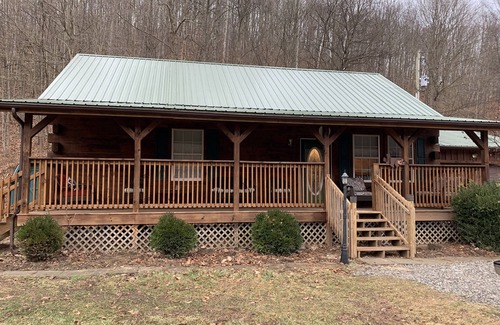 Laurelville Cabin | Cozy Creekside Cabin in the heart of Hocking Hills