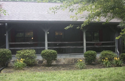 Springville Cabin | Cozy creekside cabin - Kentucky Lake